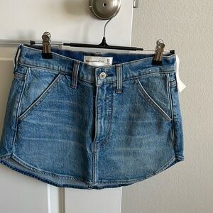 Abercrombie. Size 00. NWT. Jean skirt